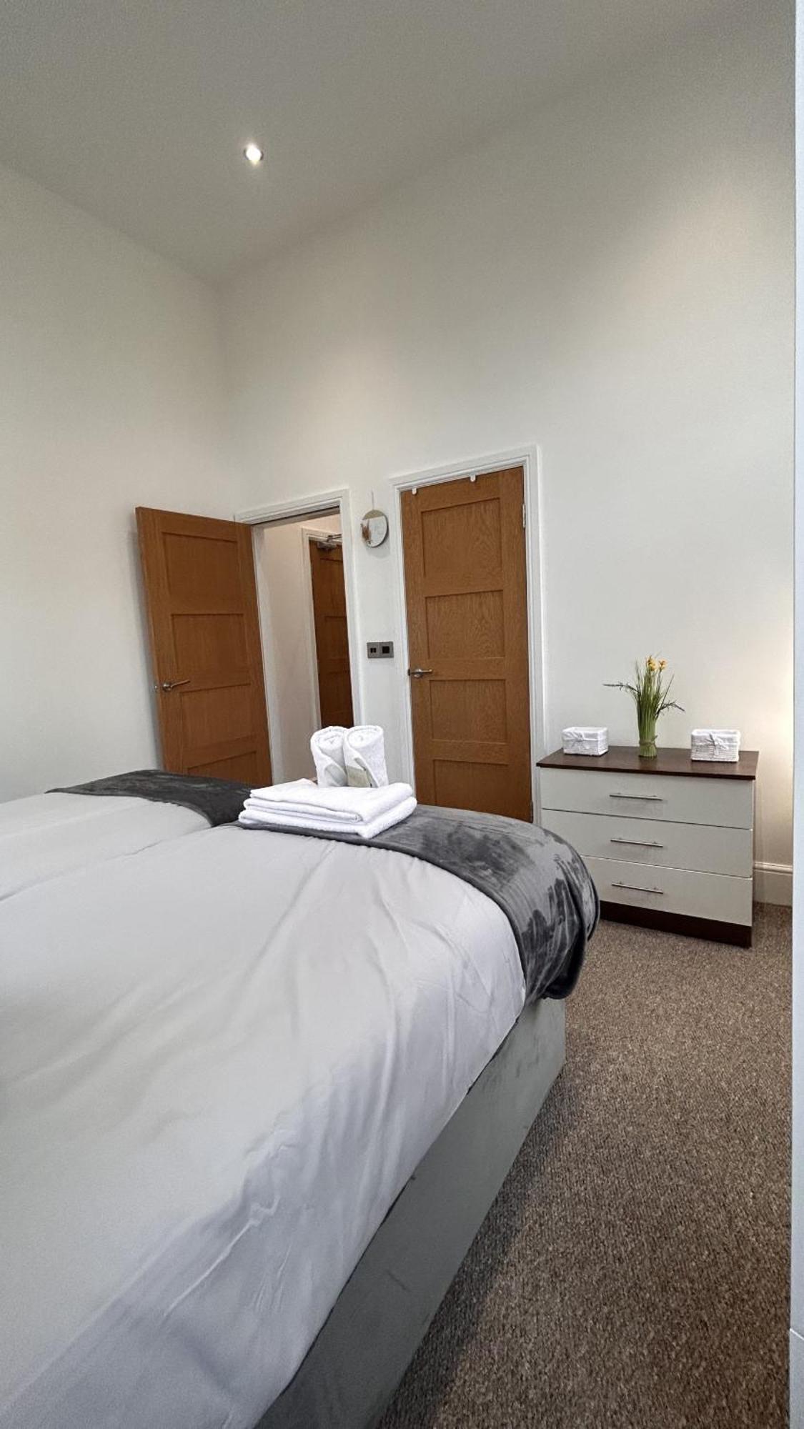 Cozy 1-Bedroom Apartment In The Heart Of Barnsley Town Centre Εξωτερικό φωτογραφία